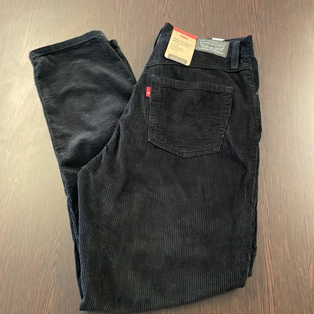 Levi’s High-Waisted Mom Jeans Tapered Leg